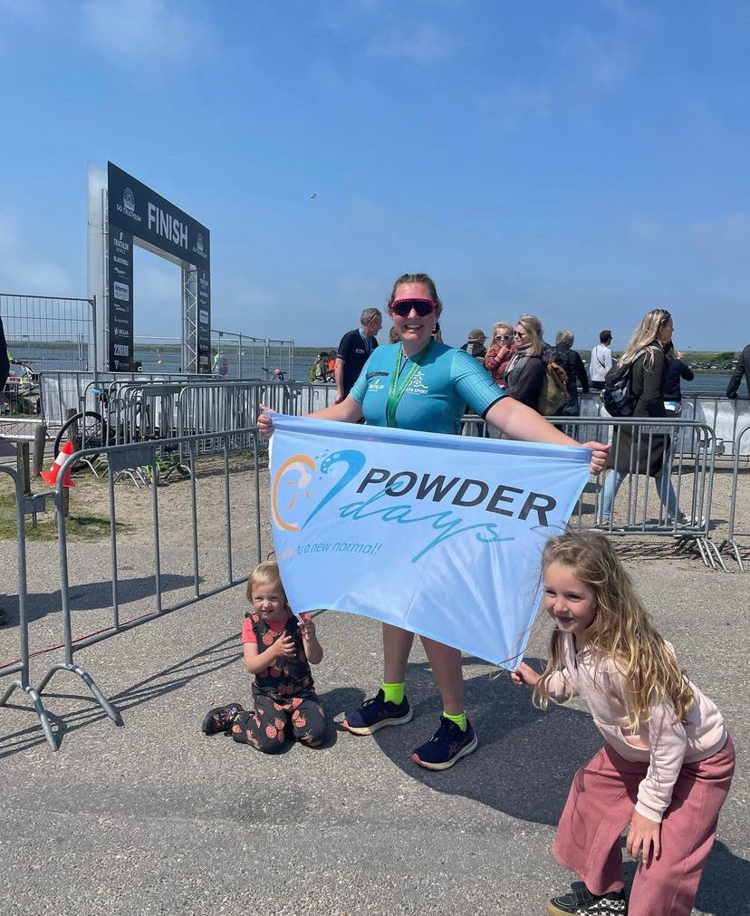 Elise nam deel aan de 1/4 Triathlon op de Brouwersdam voor Powder Days